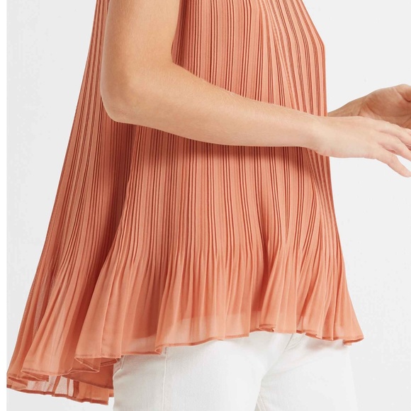 PLEATED SWING TOP - Picture 2 of 6